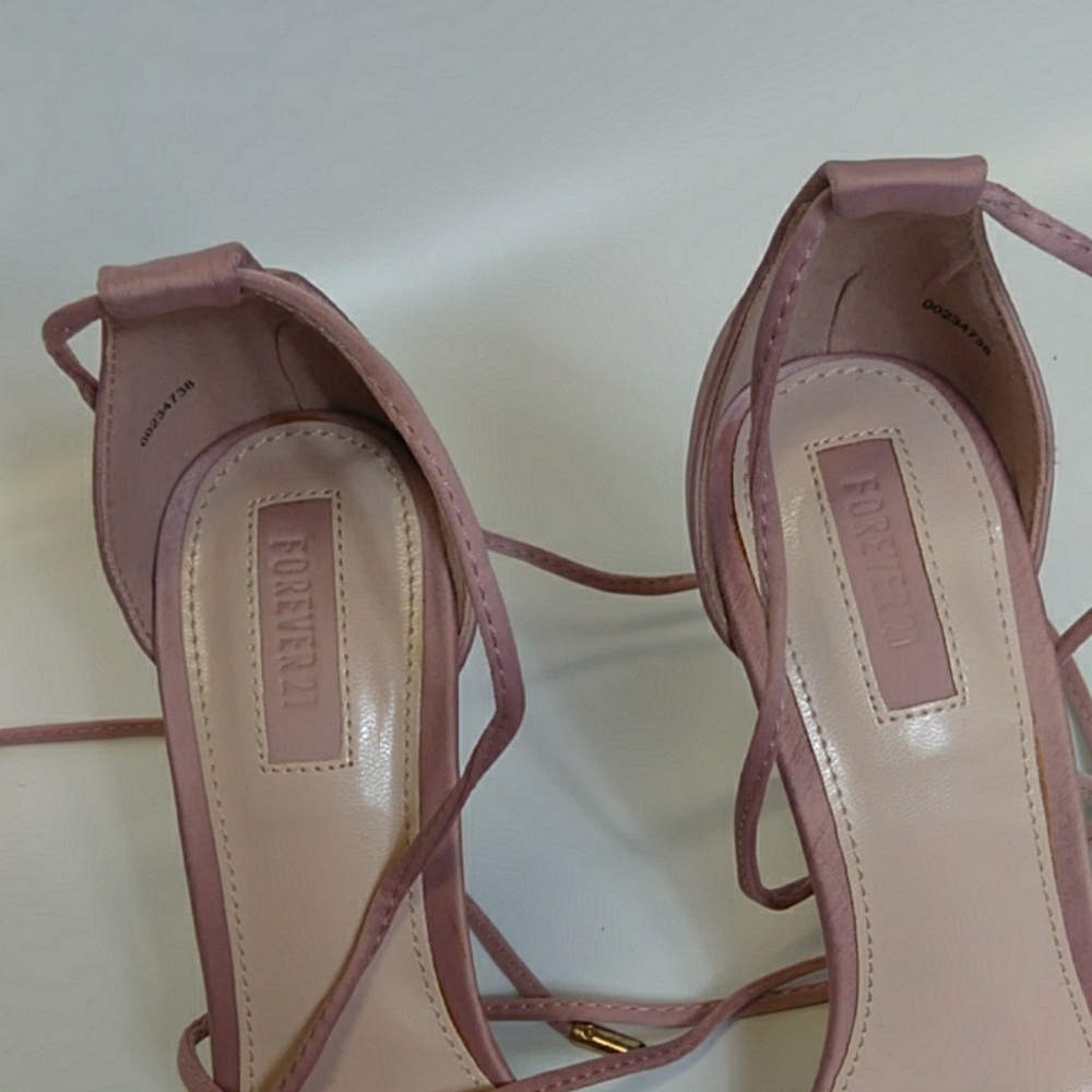 Beautiful pink heels - Picture 8 of 8